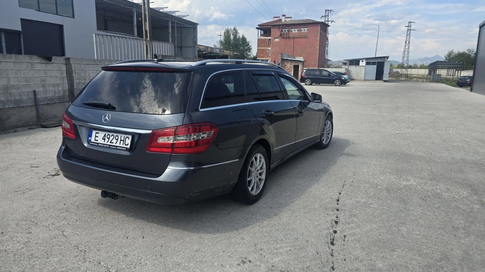 Mercedes-Benz E 220, снимка 3 - Автомобили и джипове - 56041734