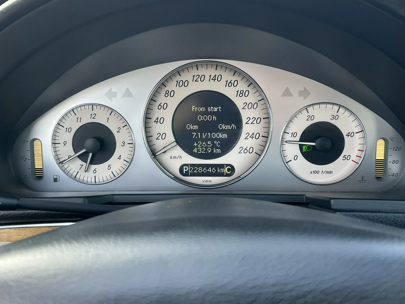 Mercedes-Benz E 320 3.2 CDI, 224K.C., снимка 10 - Автомобили и джипове - 56314400