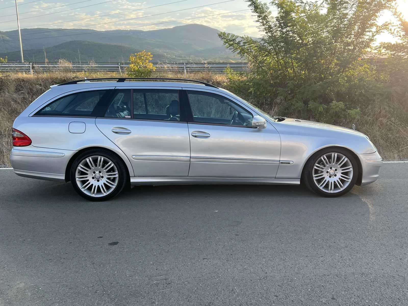 Mercedes-Benz E 320 3.2 CDI, 224K.C., снимка 3 - Автомобили и джипове - 56314400