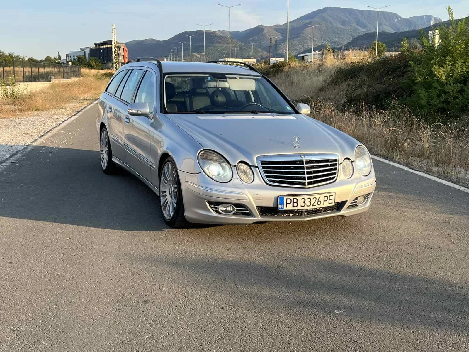 Mercedes-Benz E 320 3.2 CDI, 224K.C., снимка 2 - Автомобили и джипове - 56314400