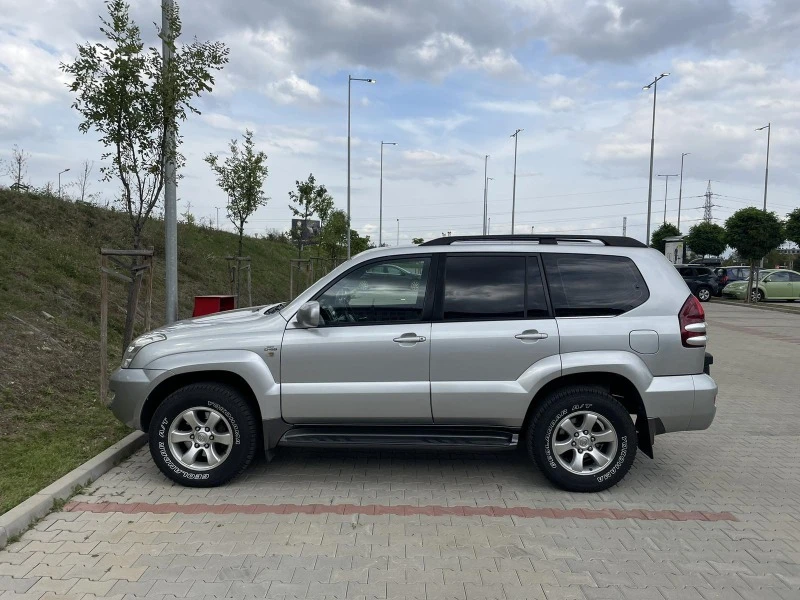 Toyota Land cruiser 3.0 D-4D Automatic, снимка 2 - Автомобили и джипове - 42352022