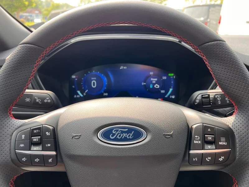 Ford Kuga ST-LINE/224HP/CARPLAY/HUD/AMBI/NIGHT/KLESS/394f, снимка 13 - Автомобили и джипове - 51042741