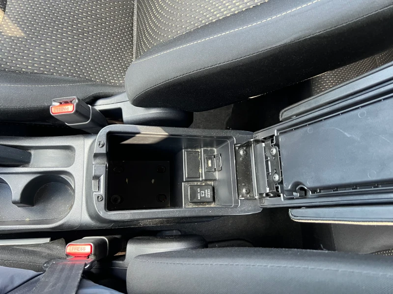 Mitsubishi ASX 2.2 4x4 AUTOMAT, снимка 9 - Автомобили и джипове - 52979425