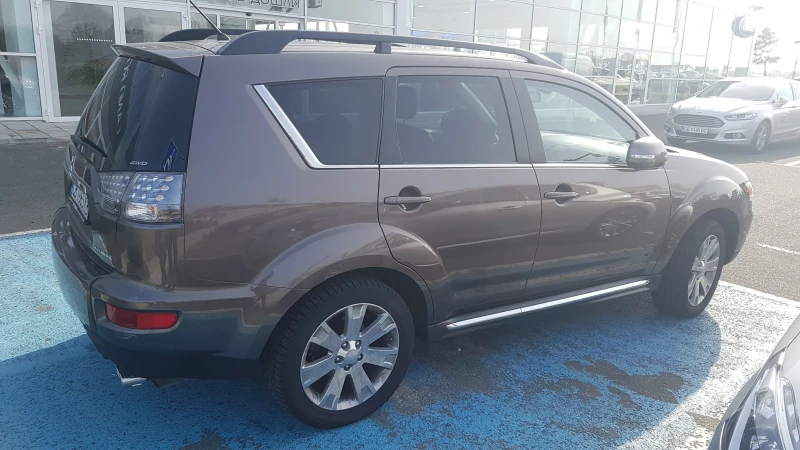Mitsubishi Outlander, снимка 2 - Автомобили и джипове - 53138274