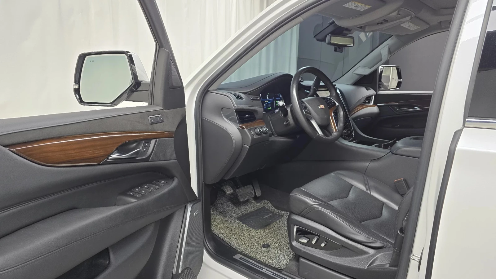 Cadillac Escalade 6.2 4th Gen Cam360* DisTronic* Vented seat* , снимка 9 - Автомобили и джипове - 54666356