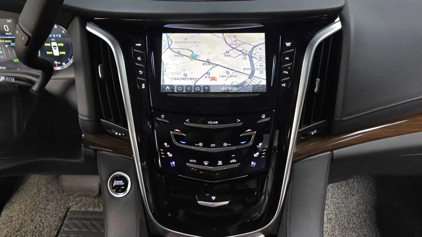 Cadillac Escalade 6.2 4th Gen Cam360* DisTronic* Vented seat* , снимка 11 - Автомобили и джипове - 54666356