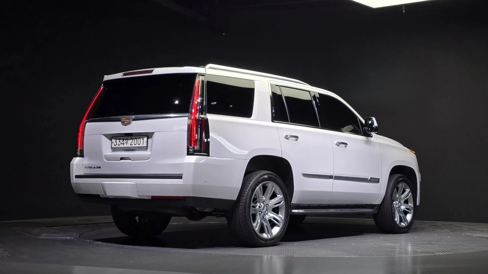 Cadillac Escalade 6.2 4th Gen Cam360* DisTronic* Vented seat* , снимка 2 - Автомобили и джипове - 54666356