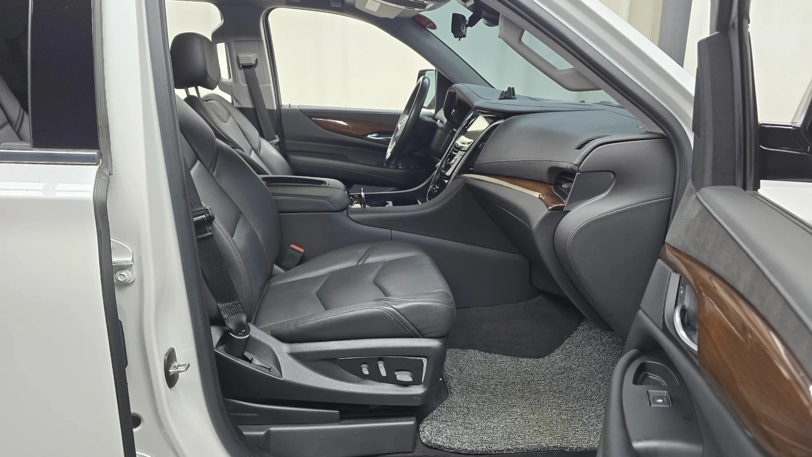Cadillac Escalade 6.2 4th Gen Cam360* DisTronic* Vented seat* , снимка 8 - Автомобили и джипове - 54666356