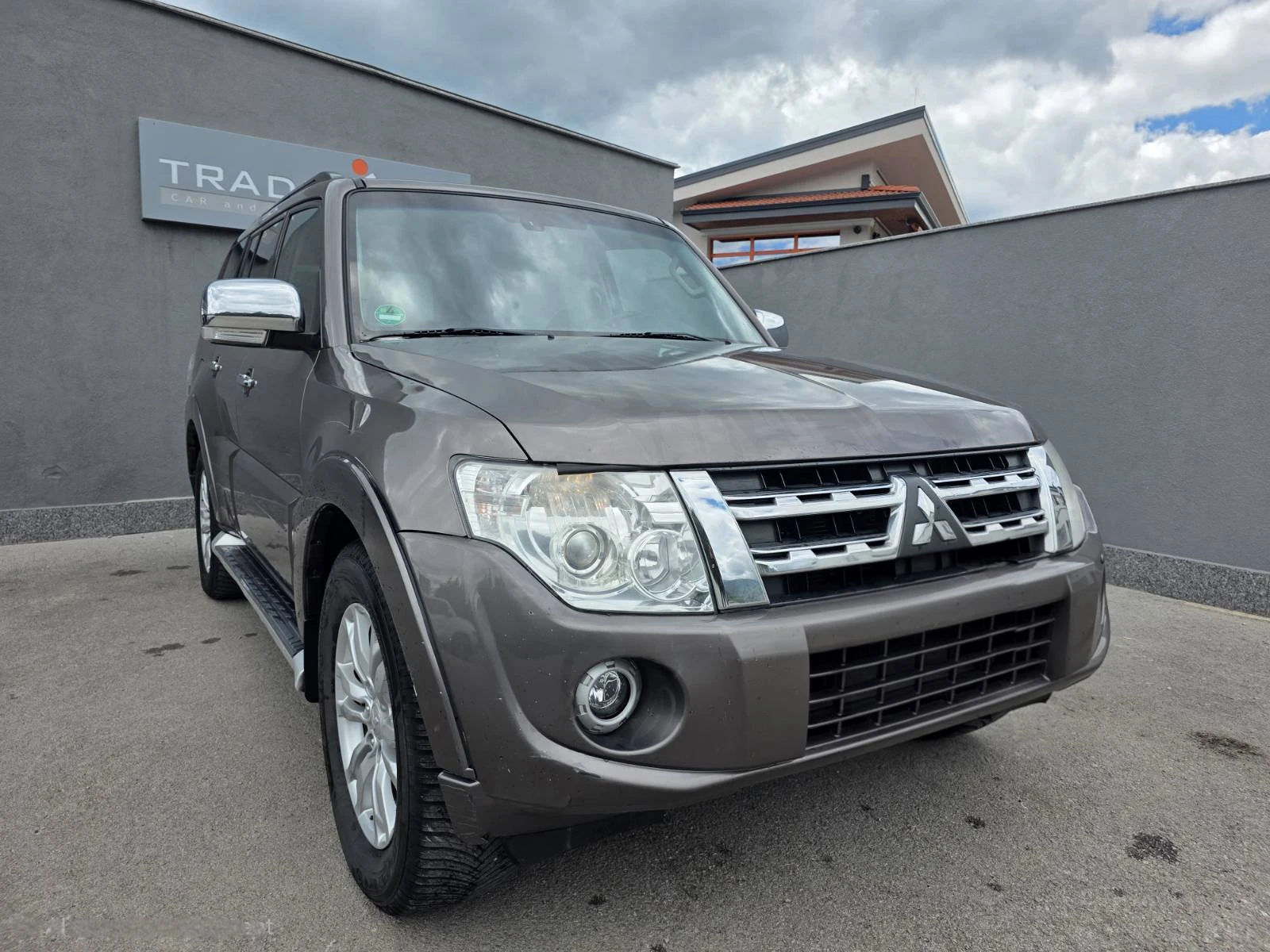 Mitsubishi Pajero 3.2 DI-DC, снимка 3 - Автомобили и джипове - 54909235