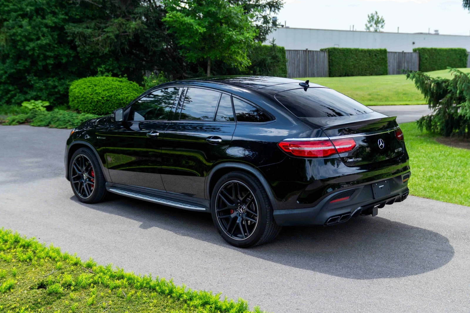 Mercedes-Benz GLE 63 S AMG COUPE * ДИСТРОНИК * ОБДУХВАНЕ * ПАНОРАМА * B&O, снимка 3 - Автомобили и джипове - 54935589