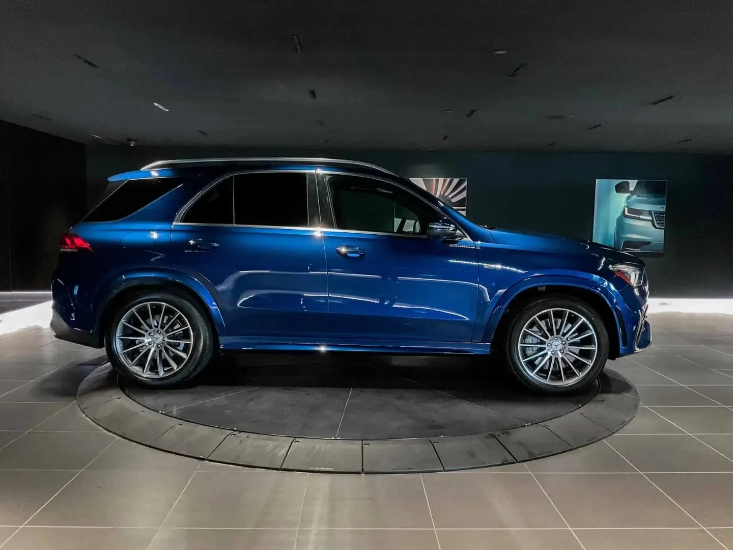 Mercedes-Benz GLE 53 4MATIC 7 МЕСТЕН* ОБДУХВ.* 360* BURMAST* PANO, снимка 4 - Автомобили и джипове - 55423469