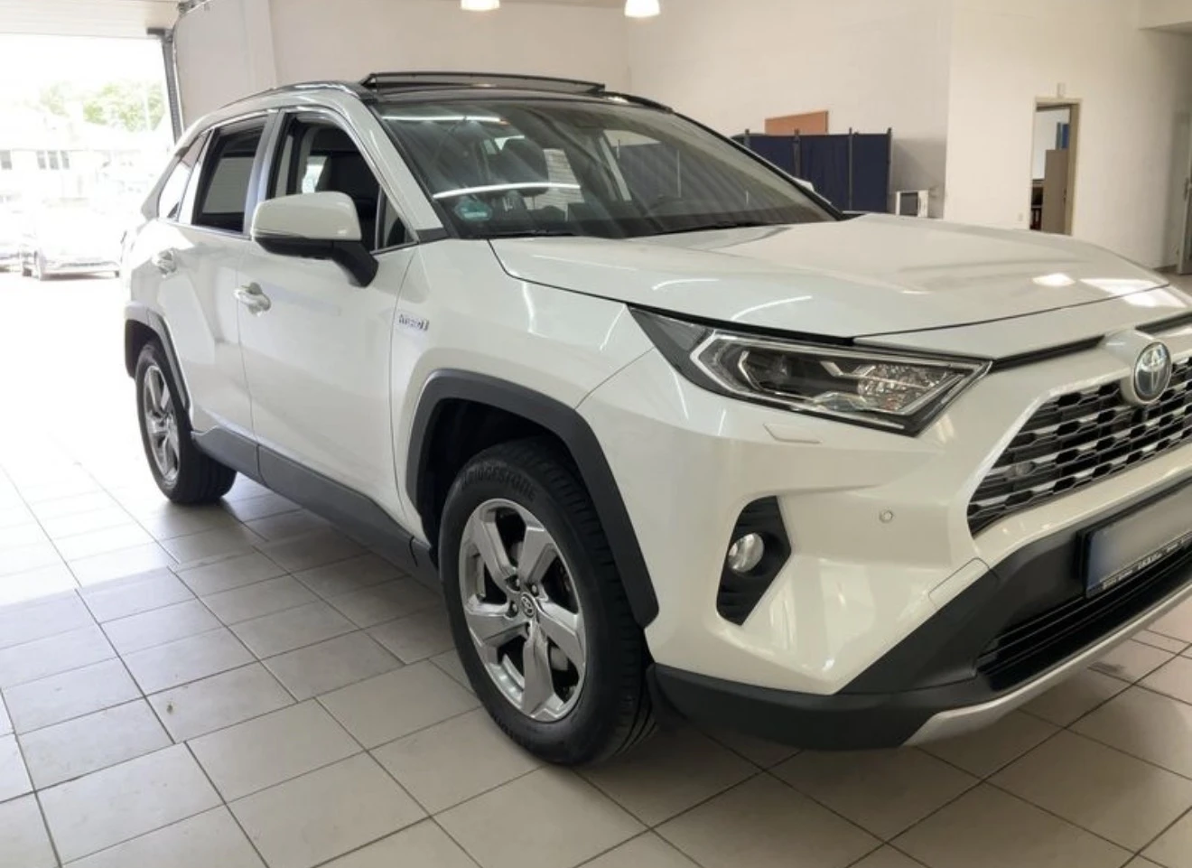 Toyota Rav4 2.5 Hybrid* СЕРВИЗНА КНИЖКА С ПЪЛНА ИСТОРИЯ