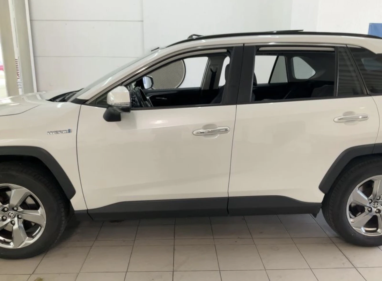 Toyota Rav4 2.5 Hybrid* СЕРВИЗНА КНИЖКА С ПЪЛНА ИСТОРИЯ, снимка 6 - Автомобили и джипове - 55595185