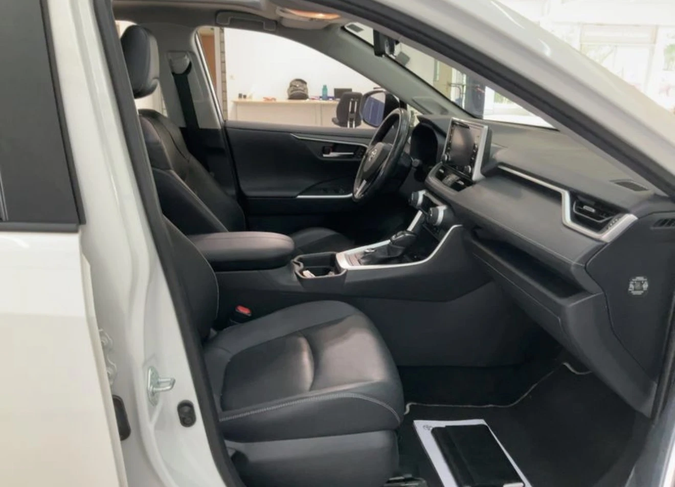 Toyota Rav4 2.5 Hybrid* СЕРВИЗНА КНИЖКА С ПЪЛНА ИСТОРИЯ, снимка 7 - Автомобили и джипове - 55595185