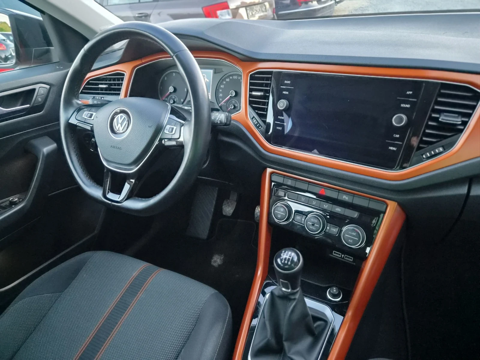 VW T-Roc 1.6TDI , снимка 10 - Автомобили и джипове - 56230384