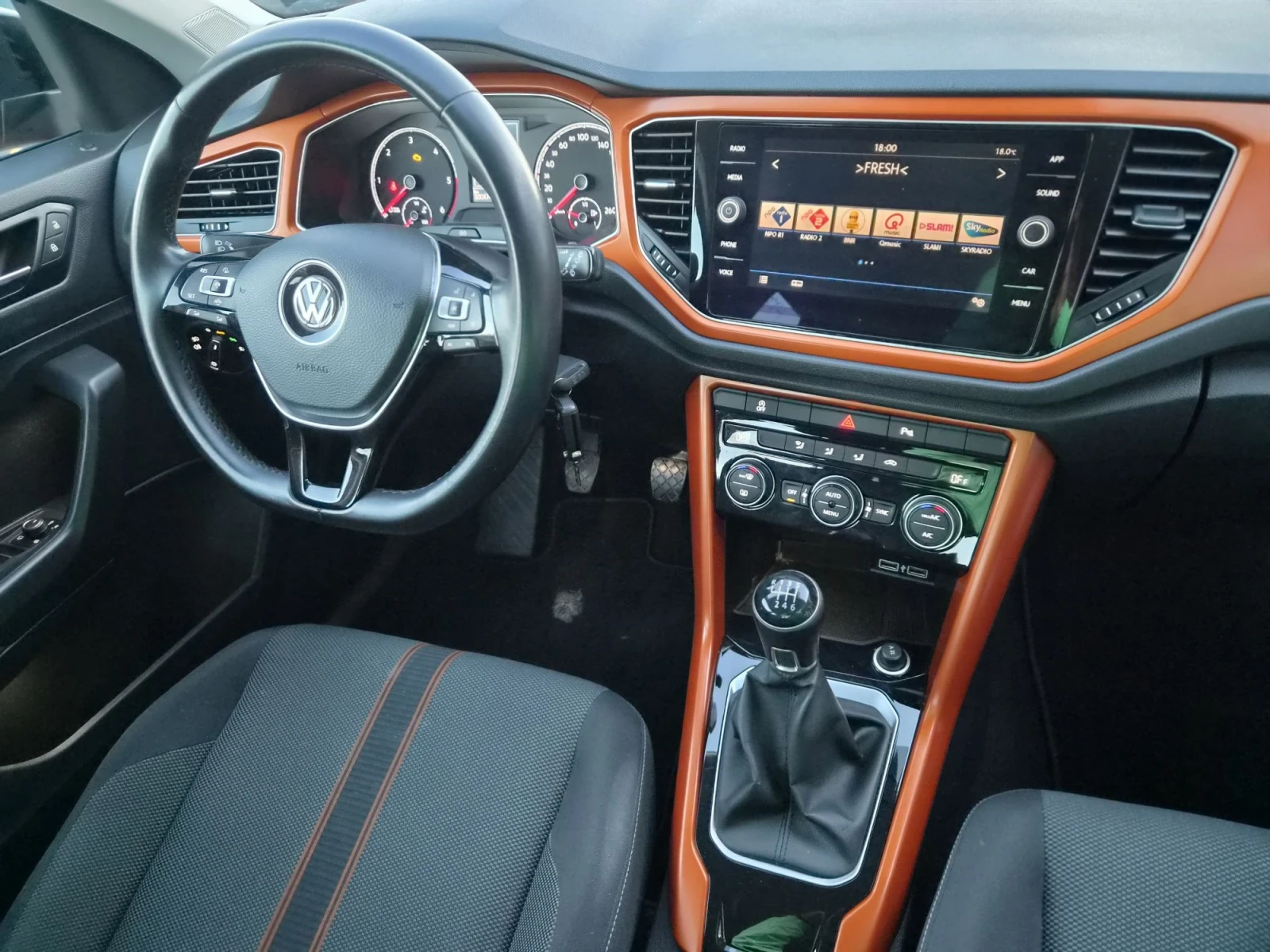 VW T-Roc 1.6TDI , снимка 9 - Автомобили и джипове - 56230384