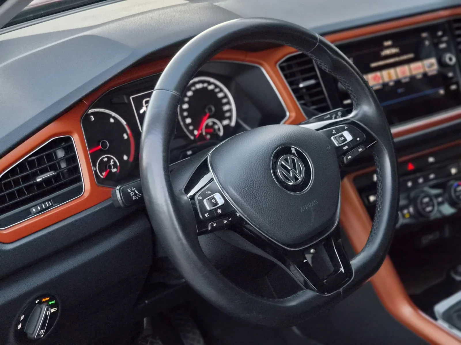 VW T-Roc 1.6TDI , снимка 7 - Автомобили и джипове - 56230384