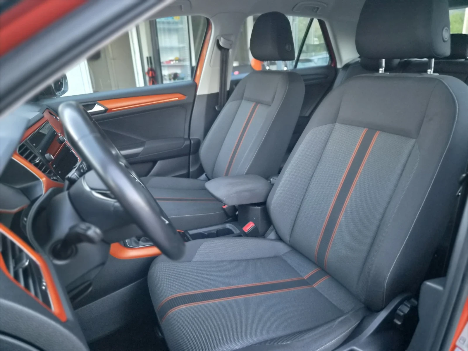VW T-Roc 1.6TDI , снимка 11 - Автомобили и джипове - 56230384
