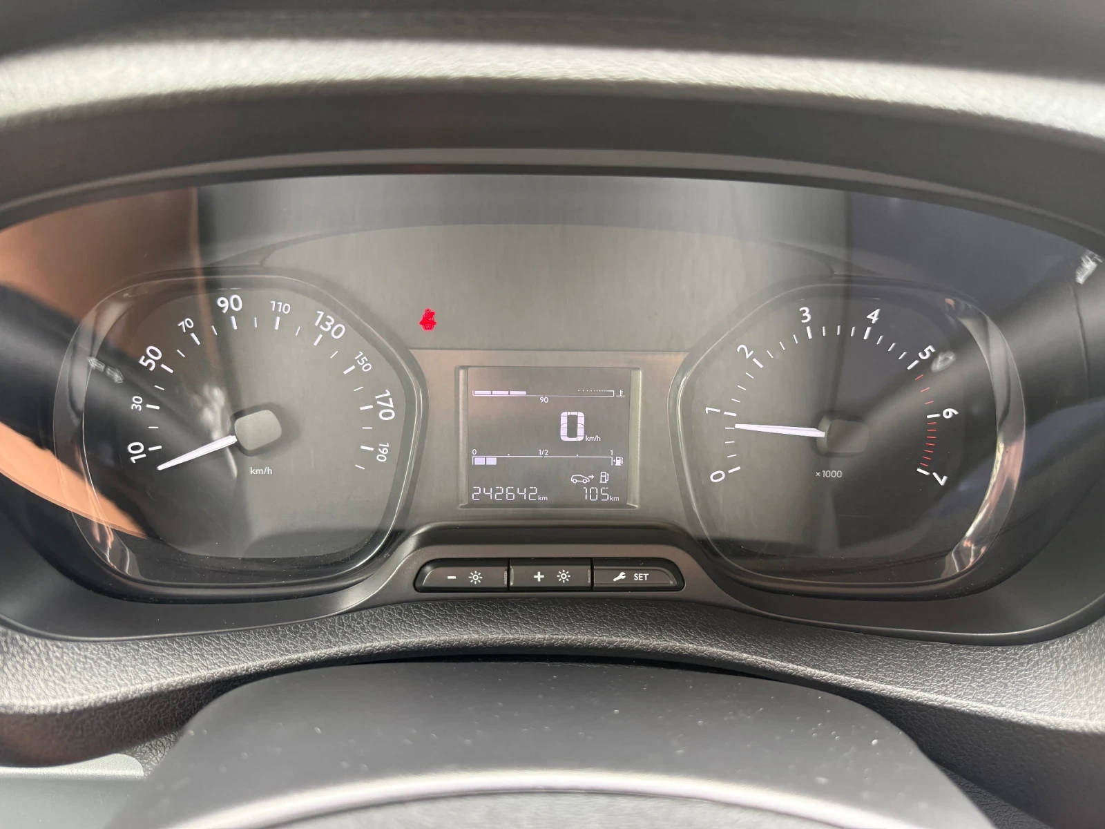 Toyota Proace VERSO 2.0D / 6 МЕСТА, снимка 12 - Бусове и автобуси - 55838499