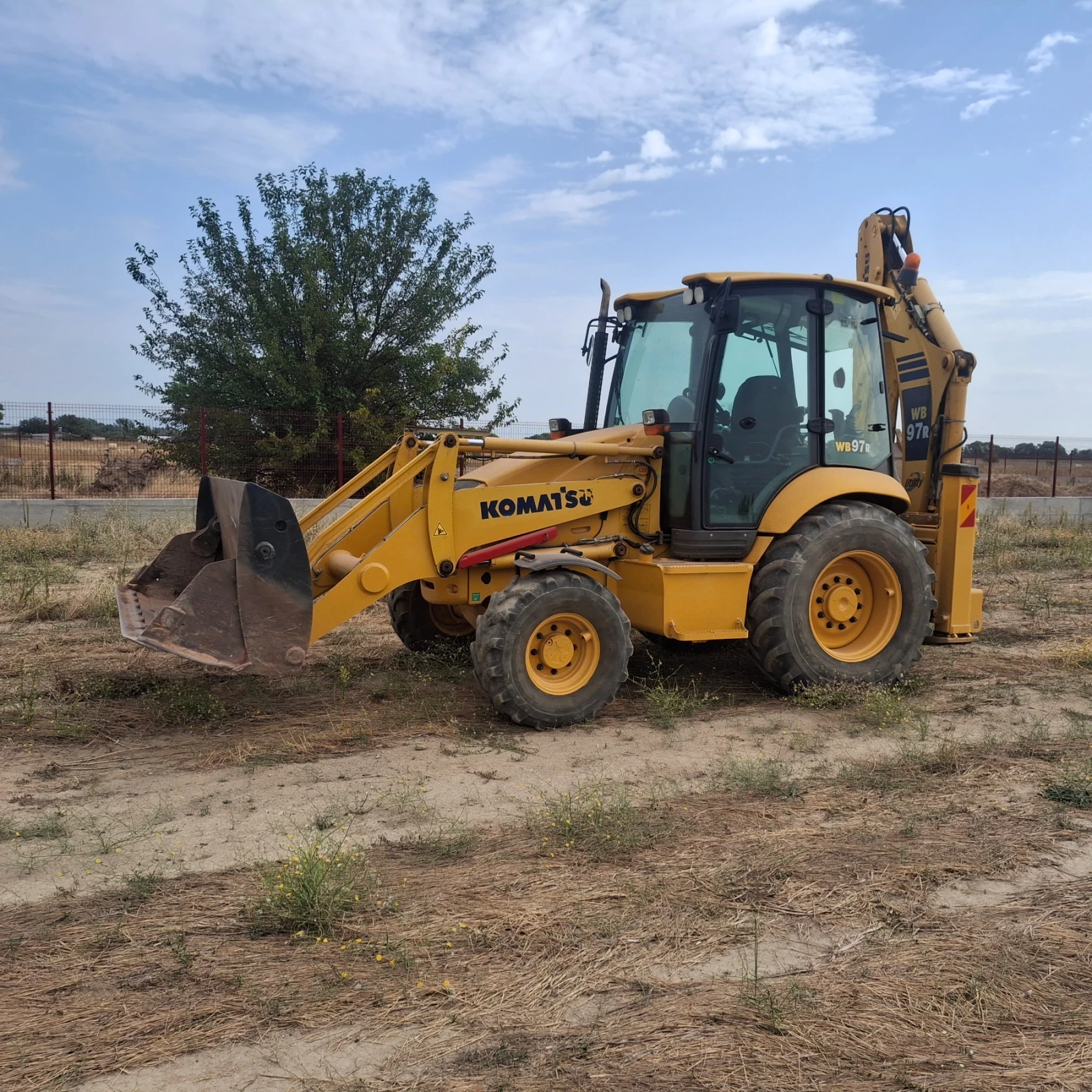 Багер Komatsu Wb97-5, снимка 2 - Индустриална техника - 55874676