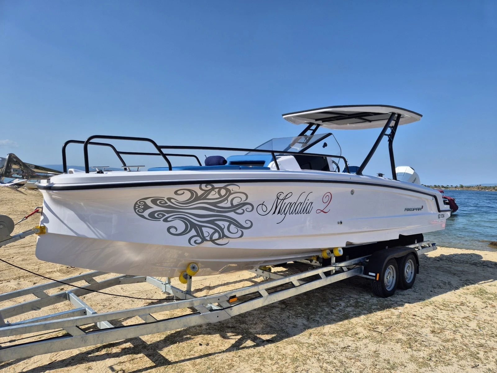 Моторна яхта Axopar 25 Cross Top - изображение 3
