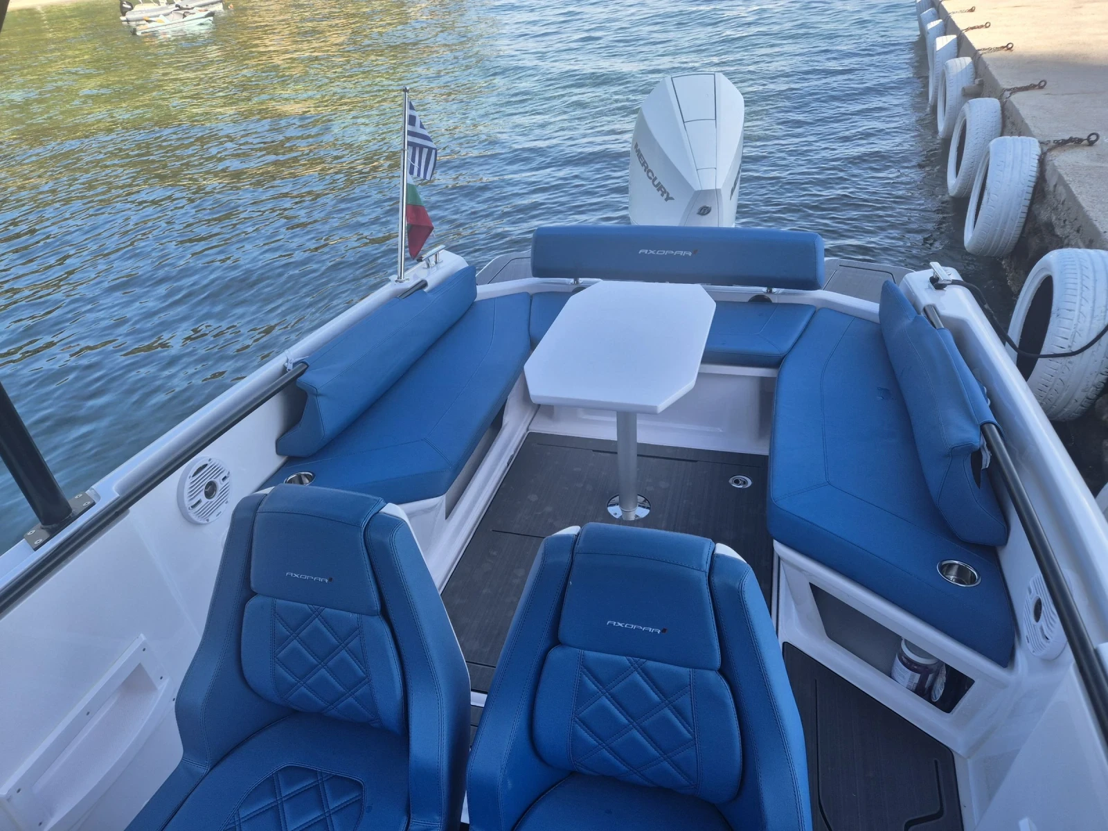 Моторна яхта Axopar 25 Cross Top - изображение 8