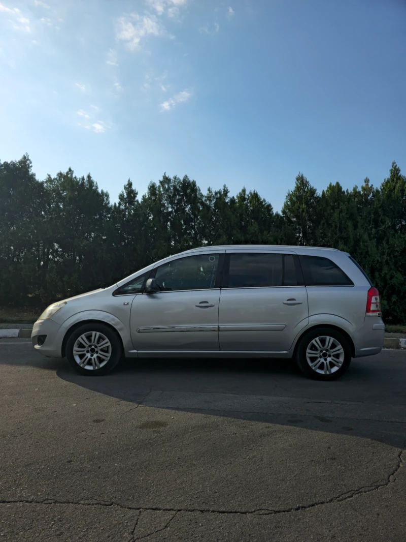 Opel Zafira 1.7CDTI, снимка 2 - Автомобили и джипове - 47109847