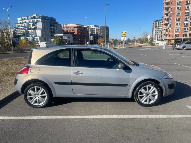 Renault Megane 1.6 БЕНЗИН РЕГИСТРИРАНА ОБСЛУЖЕНА БЕЗУПРЕЧНА ТОП, снимка 5 - Автомобили и джипове - 47829750