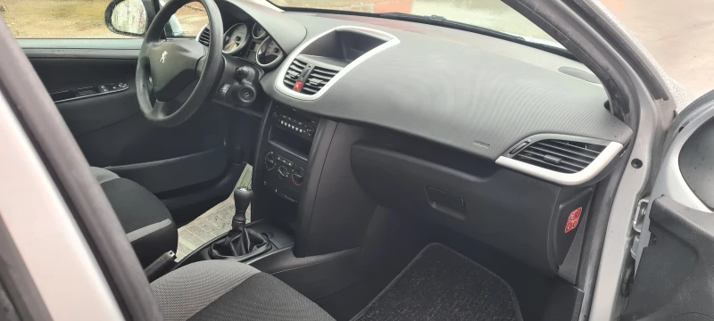 Peugeot 207 1.4HDI, снимка 7 - Автомобили и джипове - 48546387