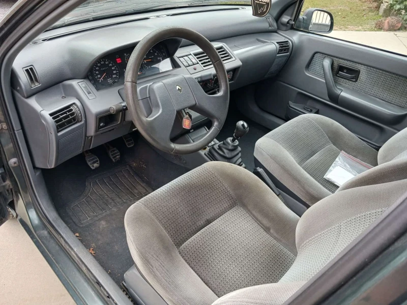 Renault Clio 1.2, снимка 5 - Автомобили и джипове - 49242529