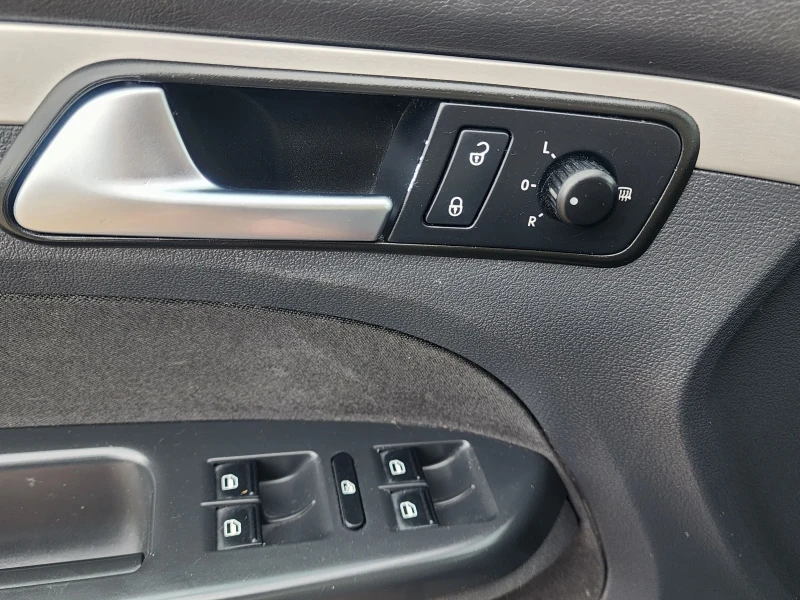 VW Touran 2.0TDI DSG 6+ 1, снимка 9 - Автомобили и джипове - 50485802