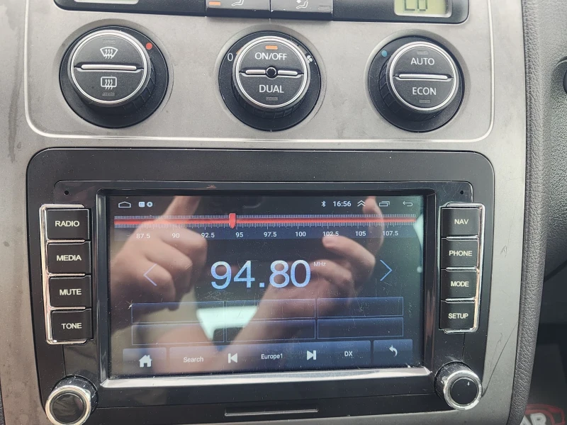 VW Touran 2.0TDI DSG 6+ 1, снимка 8 - Автомобили и джипове - 50485802