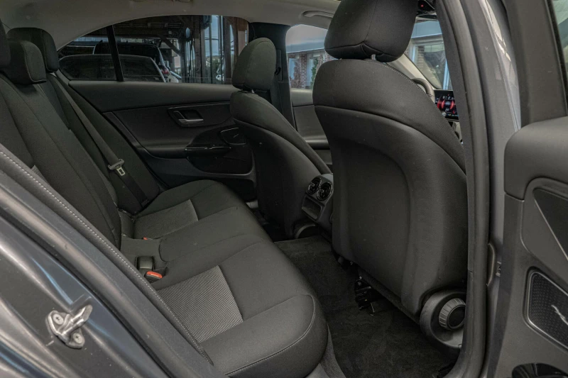 Mercedes-Benz C 300 d/Business/Панорама/Night Paket/Камера/Dynamic Sel, снимка 13 - Автомобили и джипове - 51085223