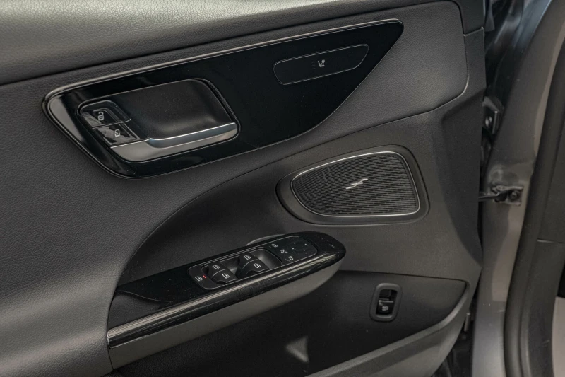 Mercedes-Benz C 300 d/Business/Панорама/Night Paket/Камера/Dynamic Sel, снимка 10 - Автомобили и джипове - 51085223