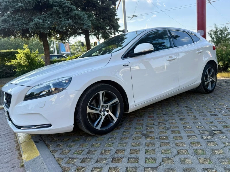 Volvo V40 D3, снимка 16 - Автомобили и джипове - 51198283
