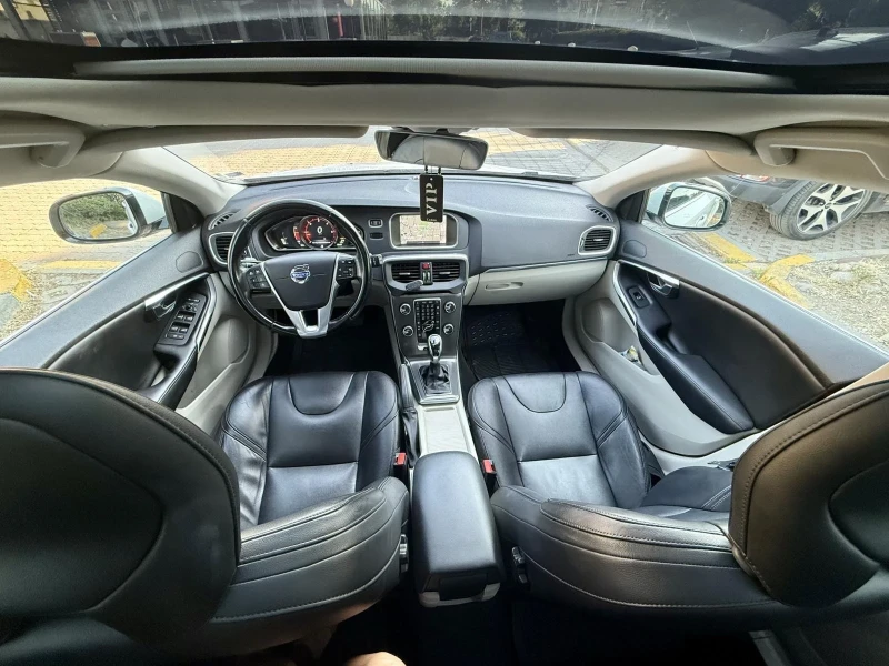 Volvo V40 D3, снимка 8 - Автомобили и джипове - 51198283