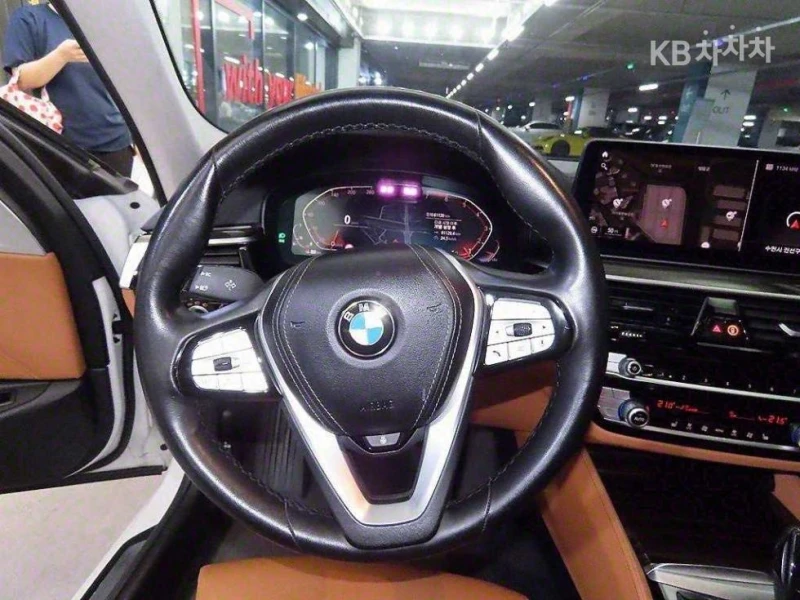 BMW 520 520i, снимка 8 - Автомобили и джипове - 51848578