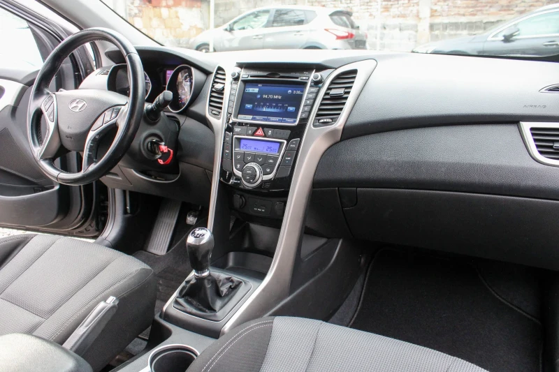 Hyundai I30 1.6CRDI NAVI / CAMERA, снимка 12 - Автомобили и джипове - 53227753