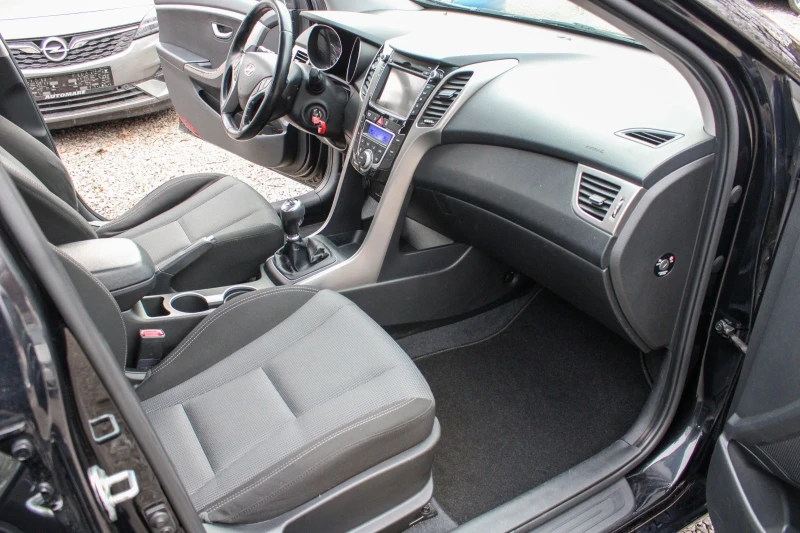 Hyundai I30 1.6CRDI NAVI / CAMERA, снимка 13 - Автомобили и джипове - 53227753