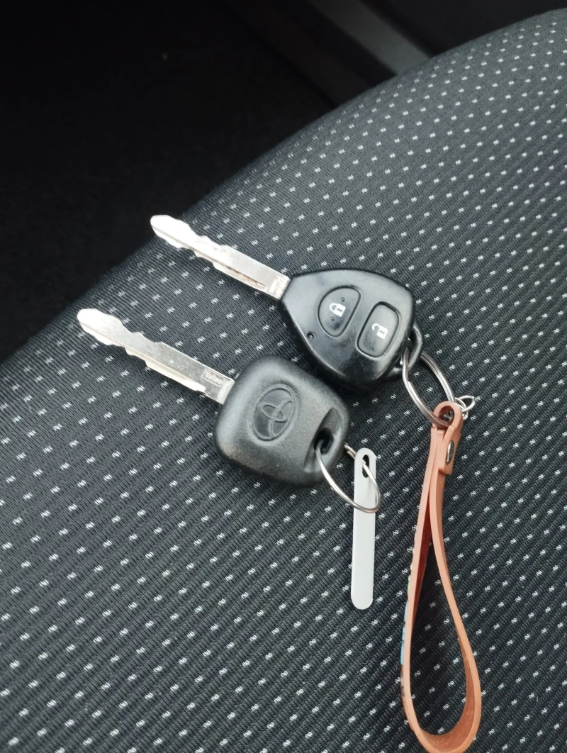 Toyota Auris 2.0 D4D, снимка 12 - Автомобили и джипове - 53261451