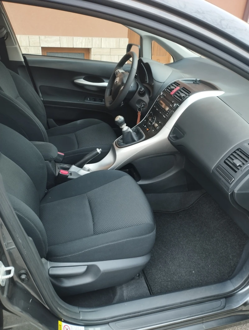 Toyota Auris 2.0 D4D, снимка 9 - Автомобили и джипове - 53261451