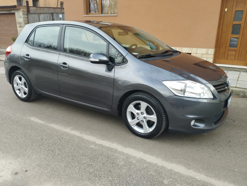 Toyota Auris 2.0 D4D, снимка 3 - Автомобили и джипове - 53261451