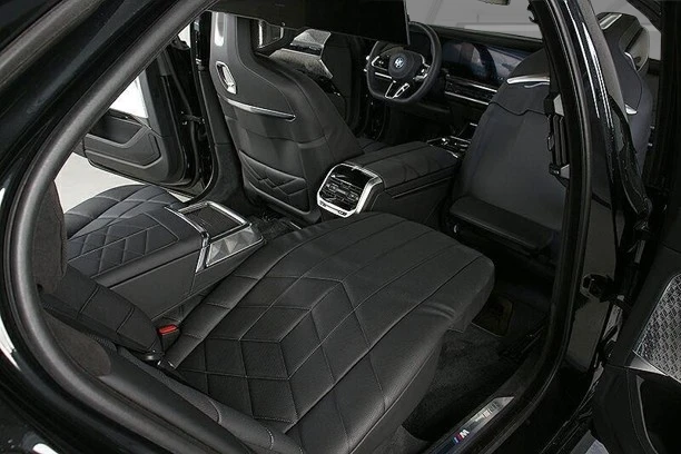 BMW i7 M60 xDrive = Shadow Line = Гаранция, снимка 10 - Автомобили и джипове - 53353968