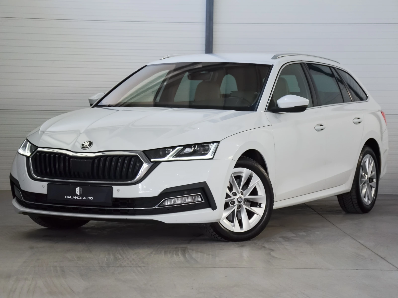 Skoda Octavia 2.0TDI/VIRTUAL COCKPIT/MATRIX/СЕРВИЗНА ИСТОРИЯ, снимка 1