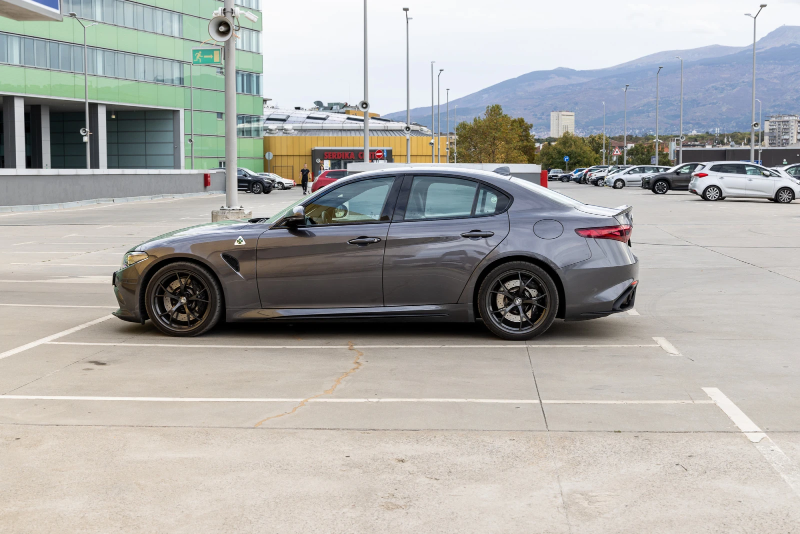 Alfa Romeo Giulia Quadrifoglio - изображение 3