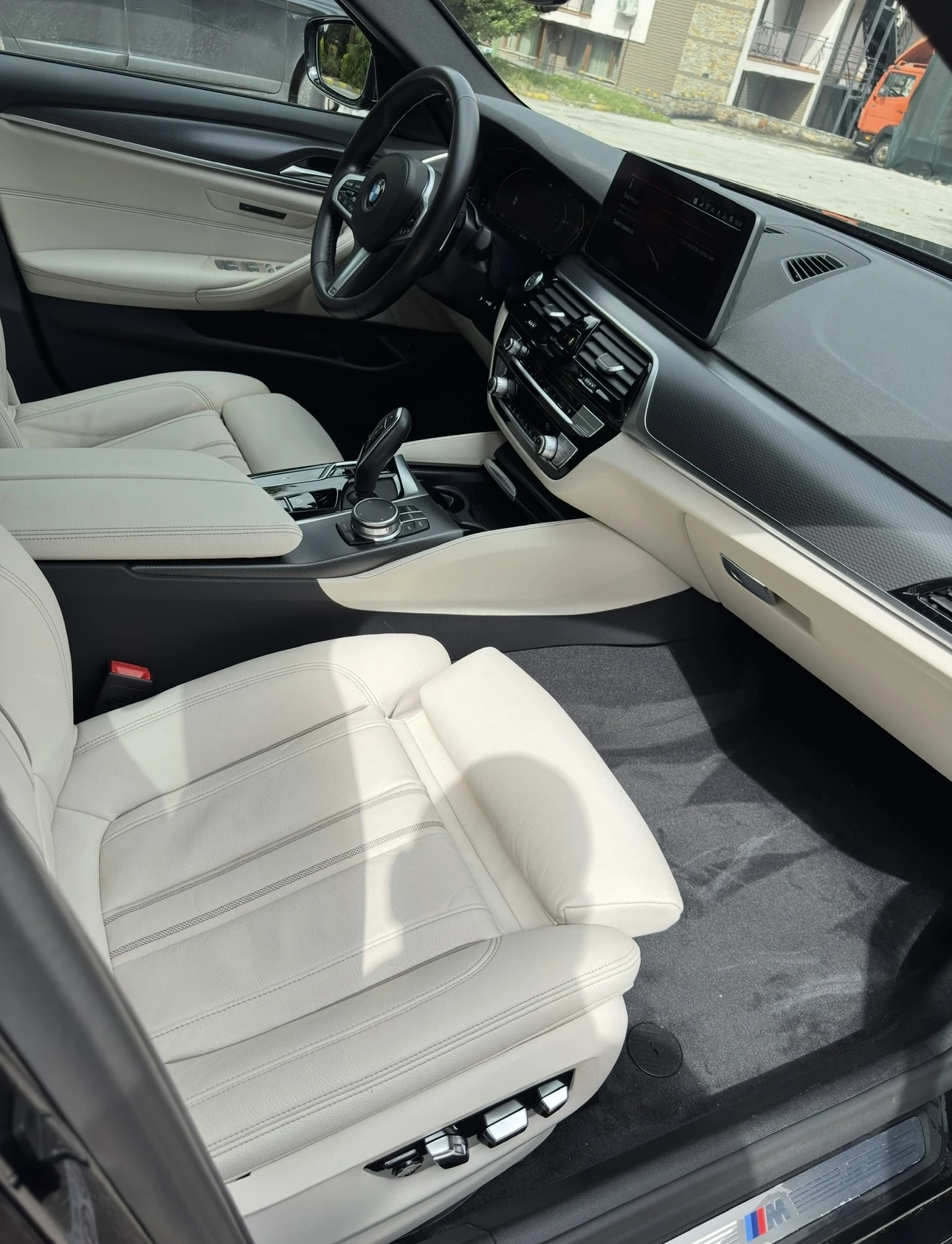 BMW 520 Facelift xDrive M Paket Mild Hybrid - изображение 8