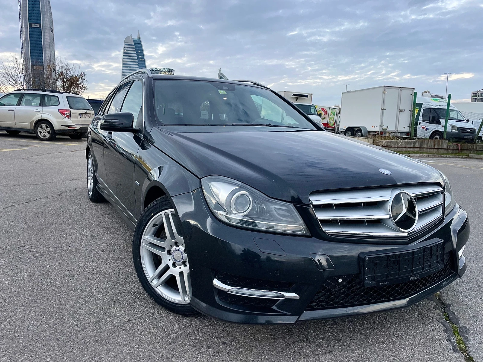 Mercedes-Benz C 250 ///AMG Line///DISTRONIC///biXENON///Harman-Kardon | Mobile.bg   2