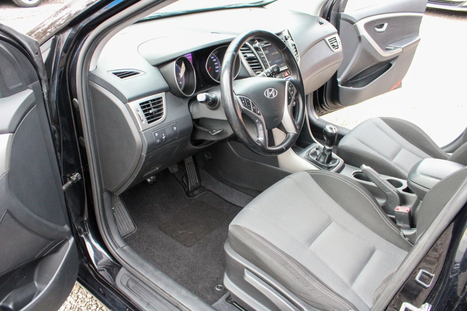 Hyundai I30 1.6CRDI NAVI / CAMERA - изображение 9