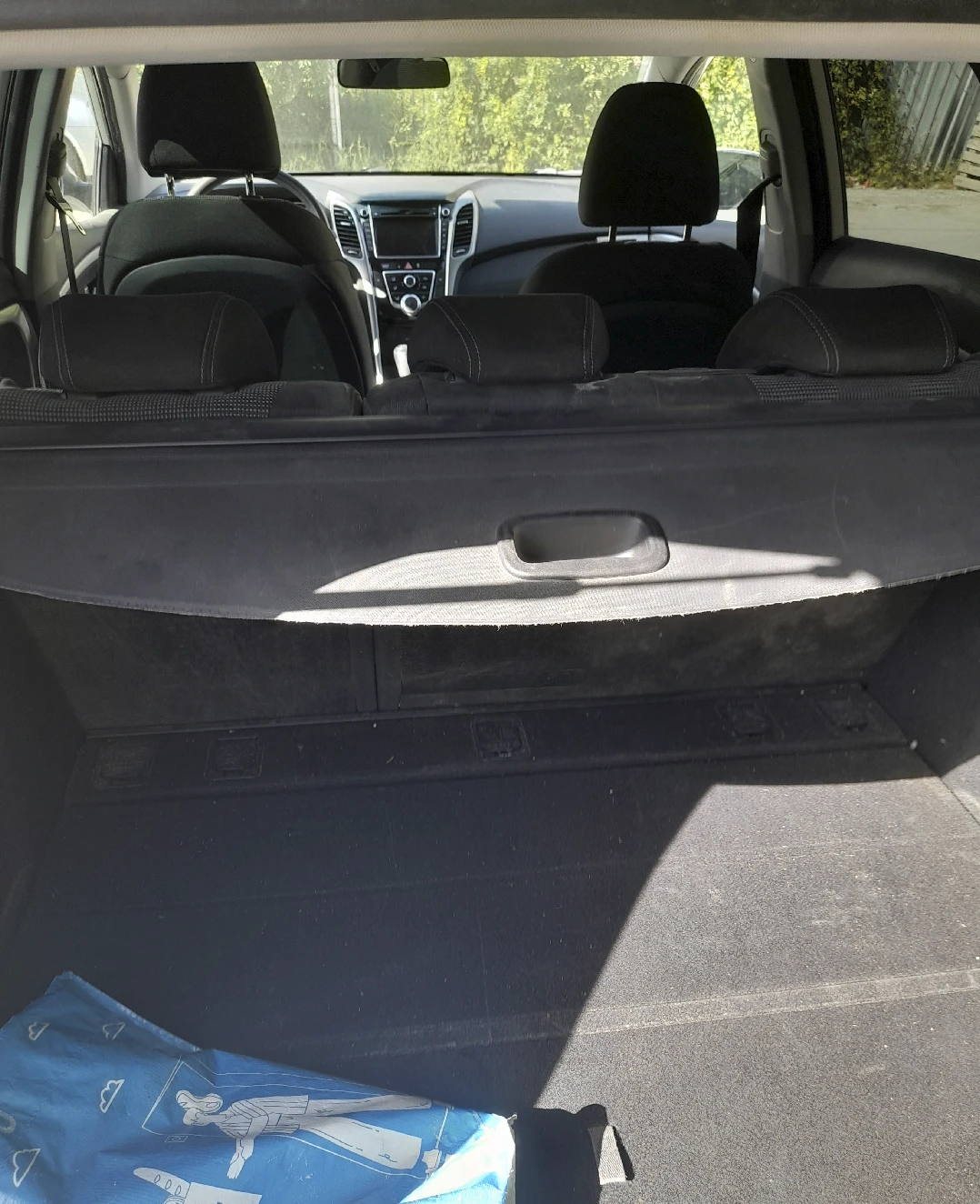 Hyundai I30 1.6 CRDi, комби с абсолютно всички екстри., снимка 8 - Автомобили и джипове - 54809745