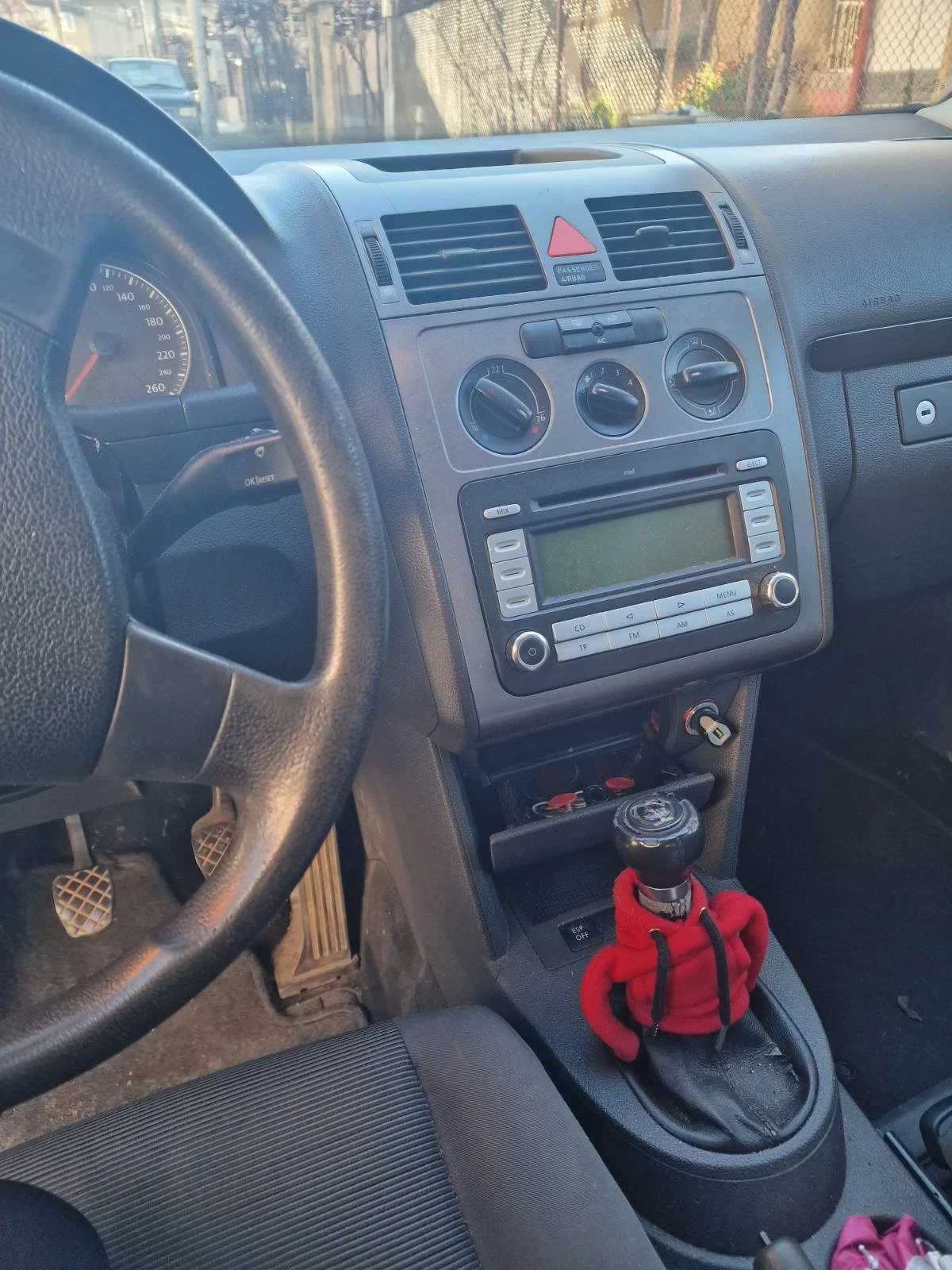 VW Touran Метан, снимка 3 - Автомобили и джипове - 53936095